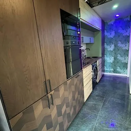 Luxury Place With Garden &easy Access To All